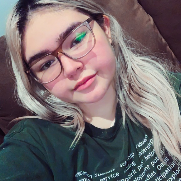 Meet your Posher, Andrea - Picture 1 of 1